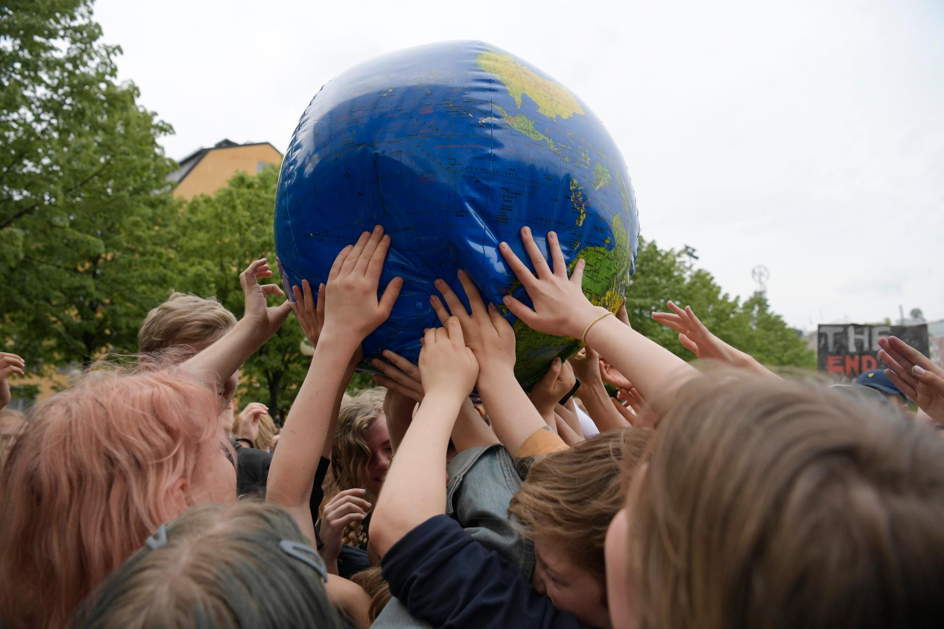 Demonstrationen i Stockholm var en av många. Totalt arrangerades strejker för klimatet i över hundra länder.