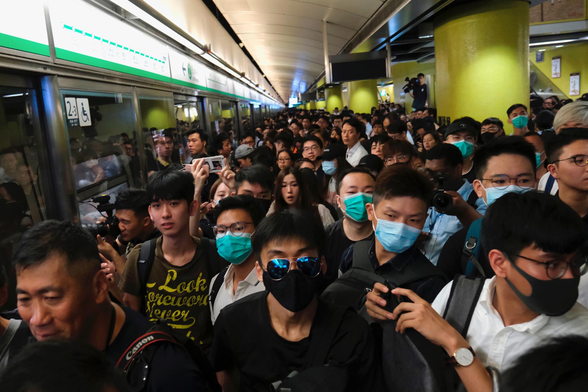 Demonstranter i Hongkong intog kollektivtrafiken.