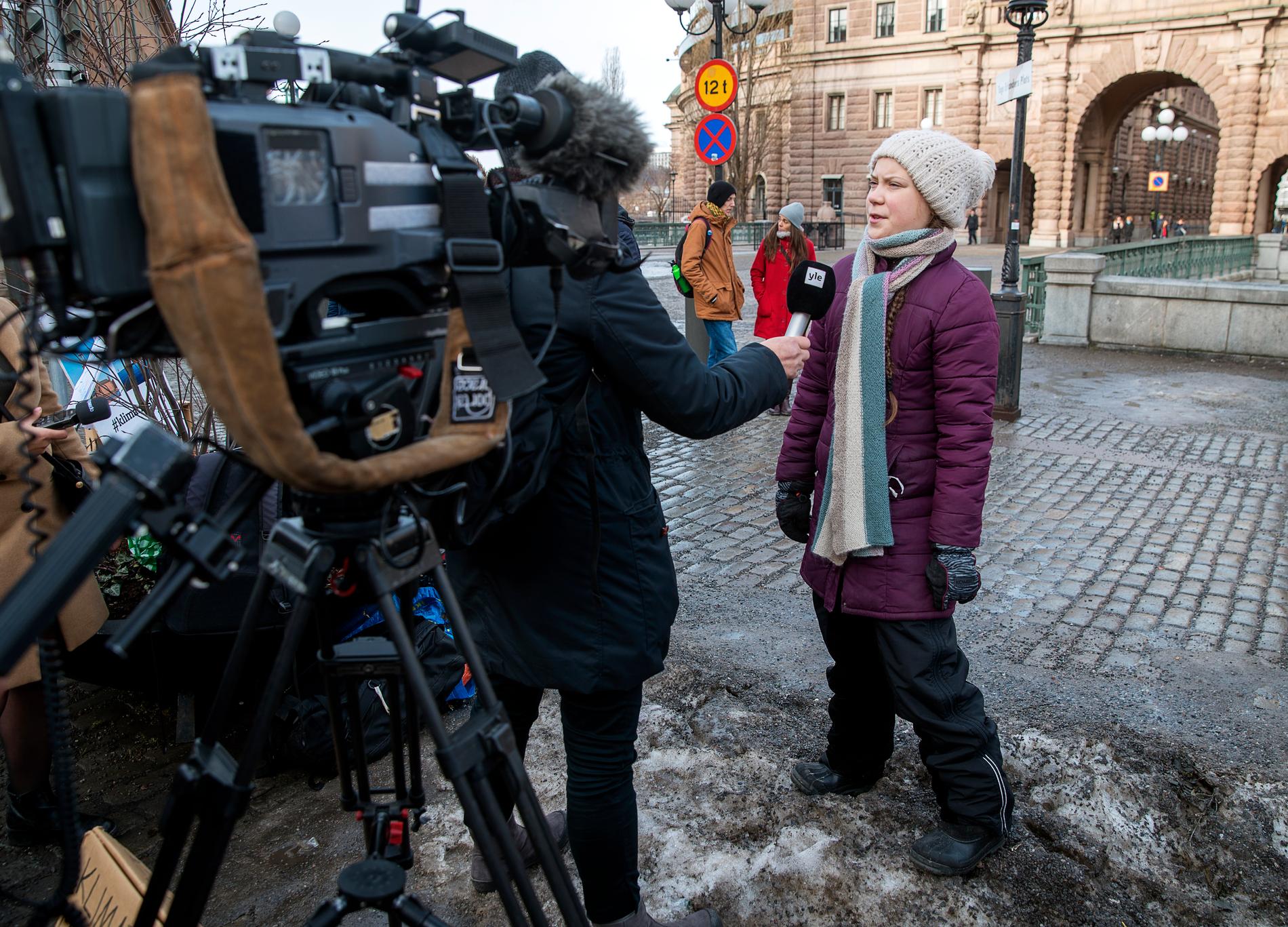 Det är som en sju timmar lång presskonferens varje fredag, säger Greta Thunberg.