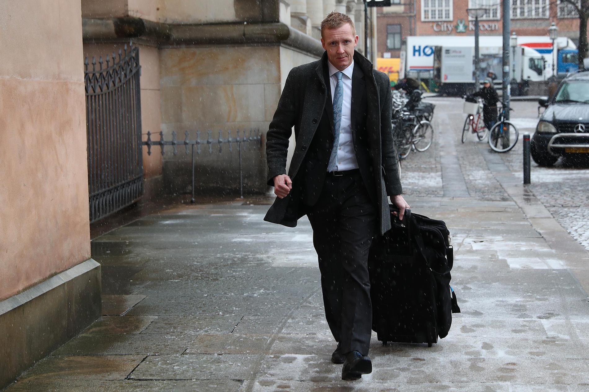 Åklagare Jakob Buch-Jepsen anländer Köpenhamns byret inför tisdagens rättegångsdag mot den mordmisstänkte Peter Madsen, som är åtalad för mordet på Kim Wall.