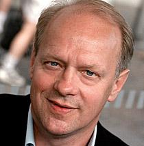 Lennart Persson tar över rollen som nyhetsankare.