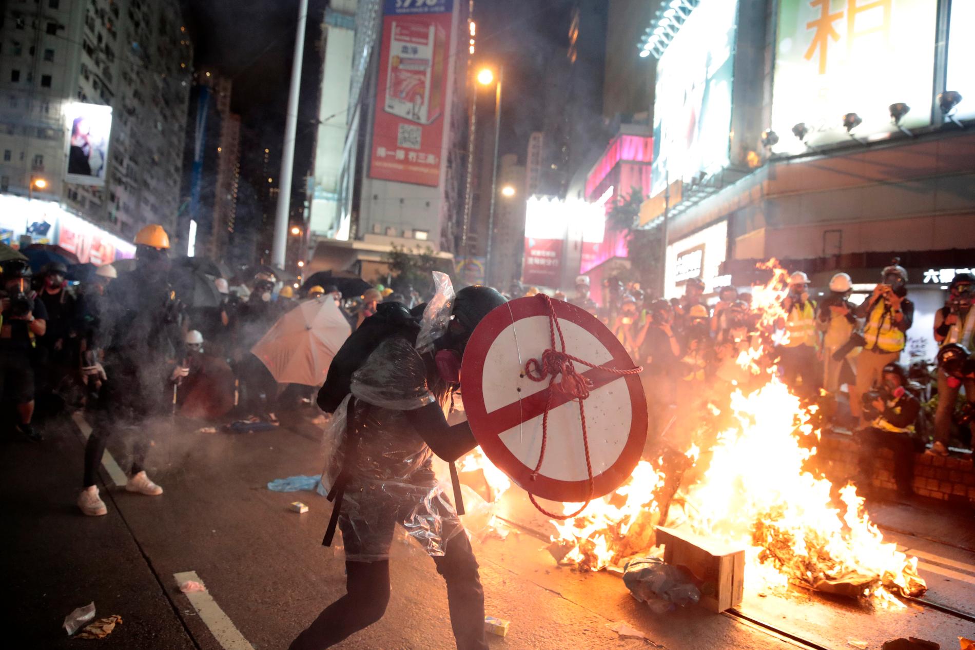 Våldsamma sammandrabbningar mellan demonstranter och polis inträffade på lördagen. Arkivbild.