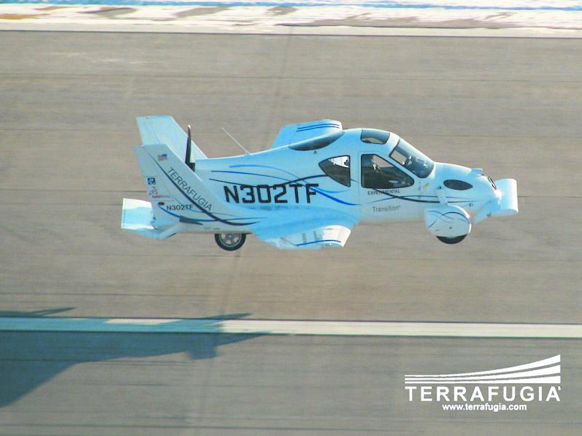 bråttom till jobbet? 70 personer har redan betalat handpenningen för Terrafugia Transition – bilen som blir ett flygplan på 30 sekunder.