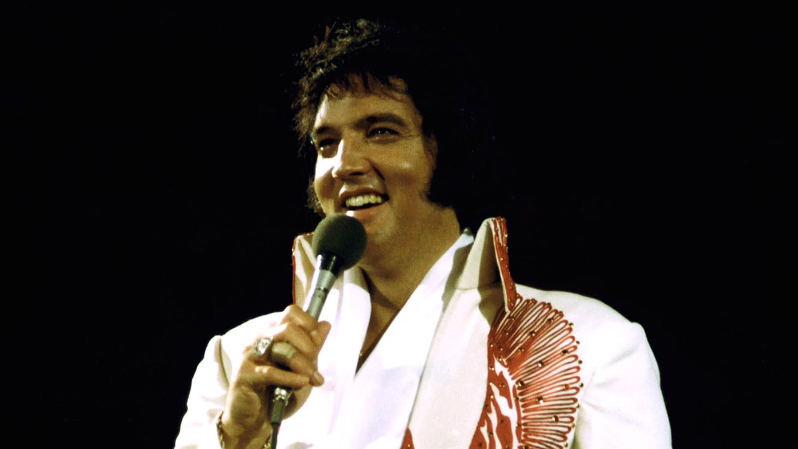 Elvis Presley (1935–1977).