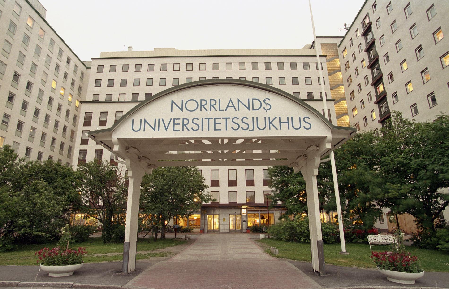 De tre barnen fördes till Norrlands universitetssjukhus i Umeå. En har allvariga skador. Arkivbild.