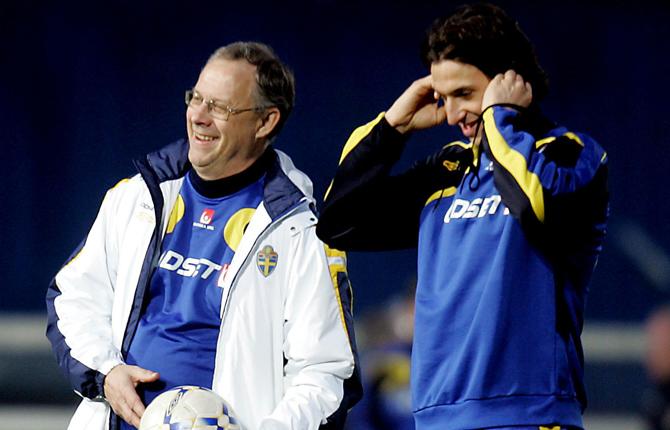 I mars 2007 avslutade Zlatan sin bojkott mot landslaget och försonades med förbundskaptenen Lars Lagerbäck. Här skrattar Lasse och Zlatan på en träning inför EM-kvalmatchen mot Nordirland.