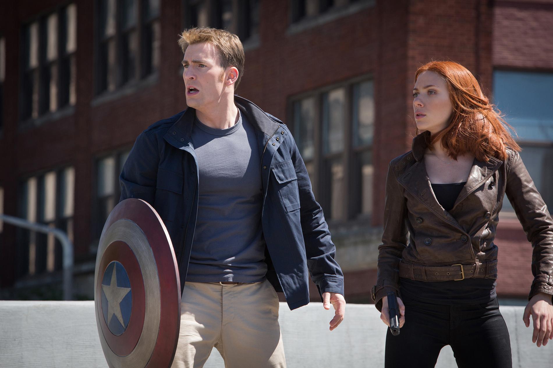 Chris Evans och Scarlett Johansson i senaste ”Captain America”.