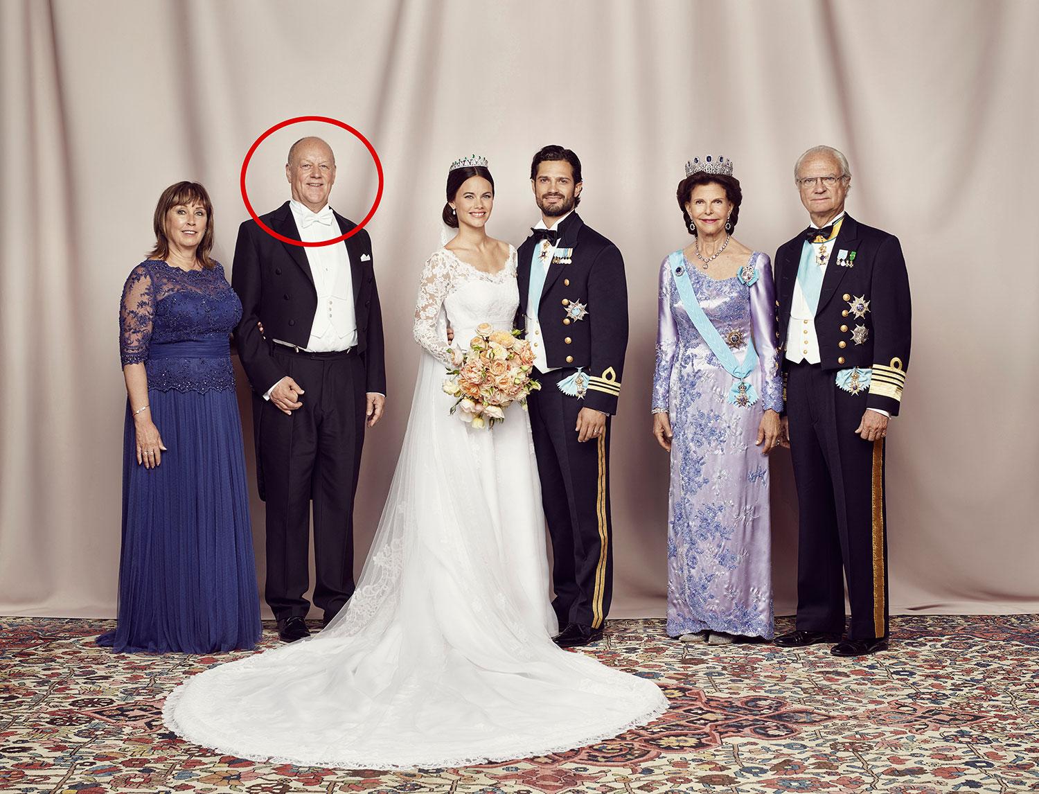 Prinsparet med sina föräldrar. Mannen i röda cirkeln är Sofias pappa Erik Hellqvist.