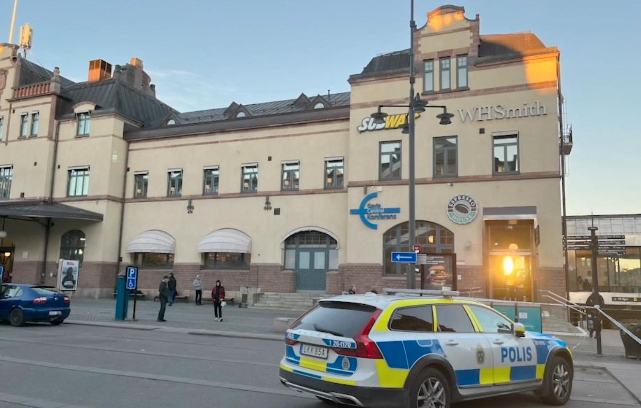 Den 31 oktober 2022 blir en person skjuten vid stadens centralstationen i Gävle