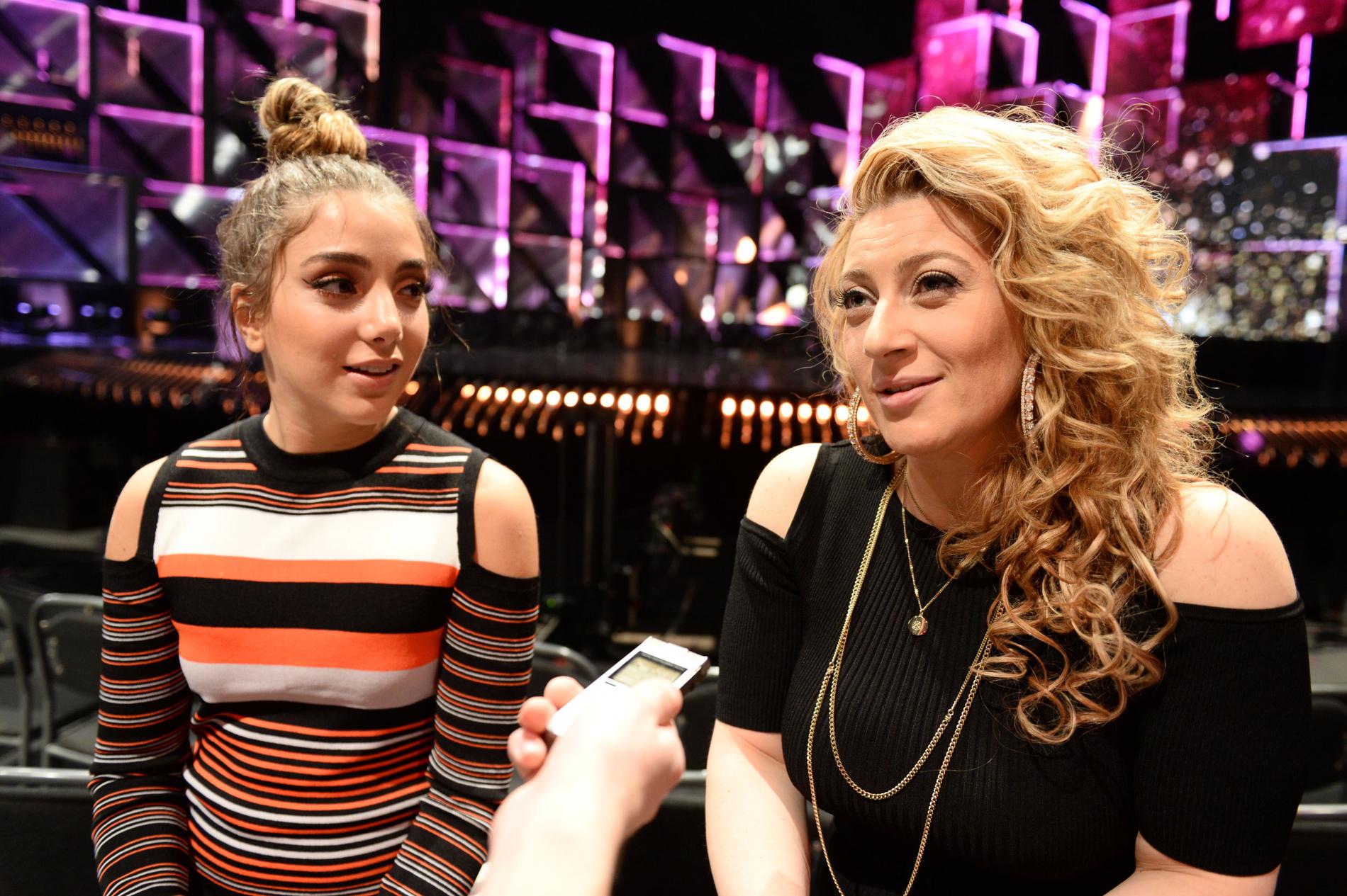 Gina Dirawi och Sarah Dawn Finer under Melodifestivalen.