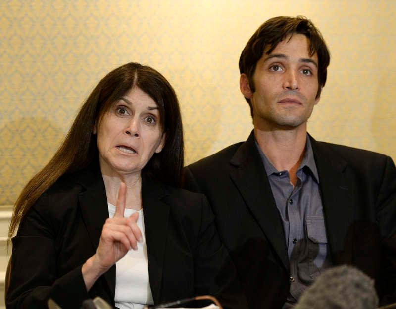 Michael Egan och hans mamma Bonnie Mound pekade vid en presskonferens ut ytterligare tre Hollywoodprofiler för att ha begått sexuella övergrepp. Totalt fyra män anklagas nu för att ha våldfört sig på Egan när han var minderårig.