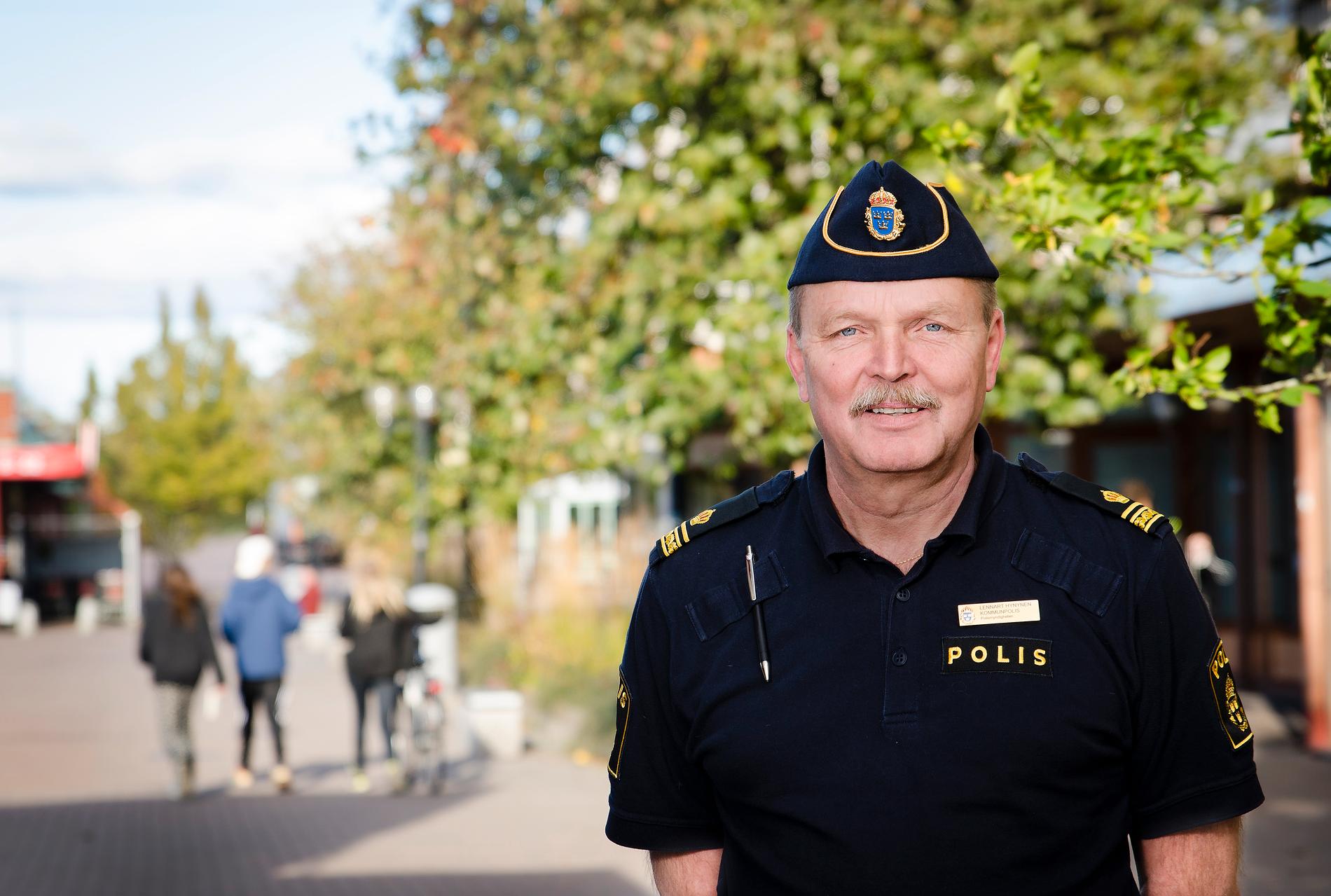 Gänget trakasserar Grums. Polismannen Lennart Hynynen har aldrig varit med om något liknande.