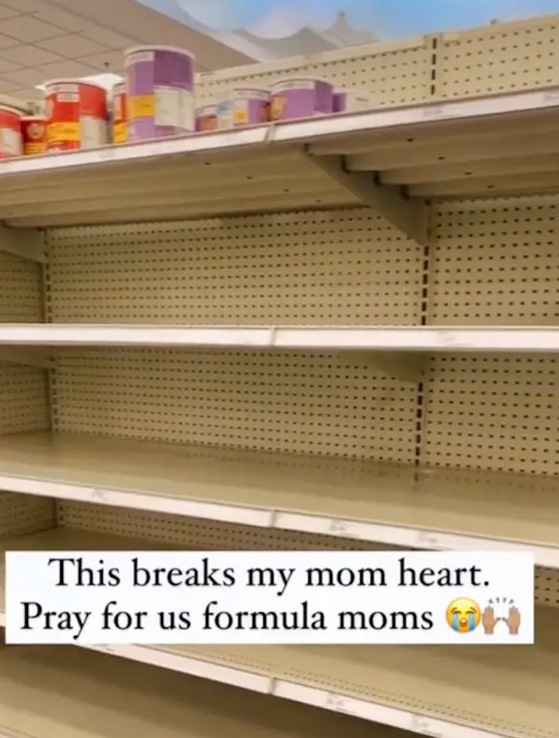 I en viral Tiktok-video visar mamman Kayzie Weedman upp hyllor tomma på modersmjölksersättning.