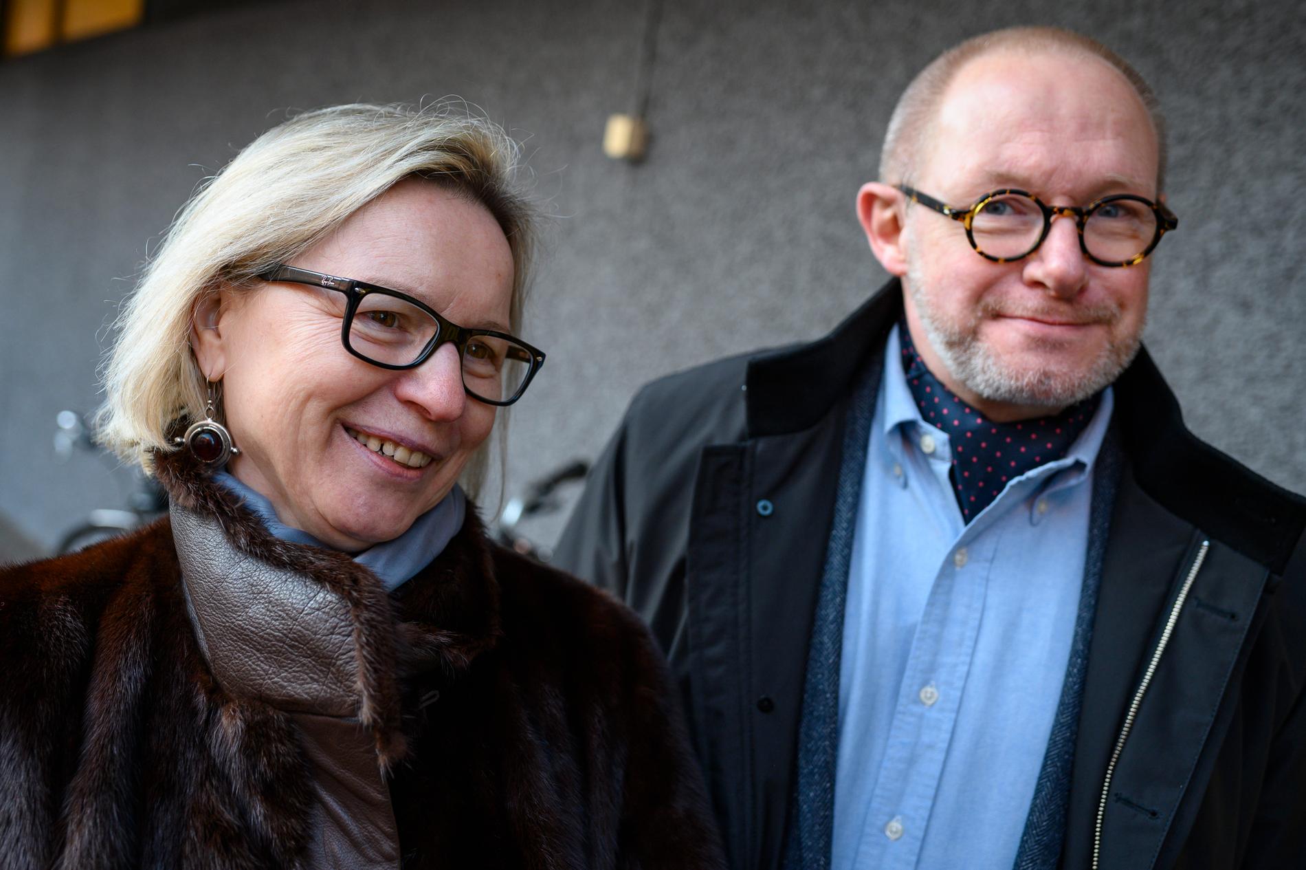 Paret Joanna Svensson Josefsson och Per Josefsson på gågatan i Skurup.