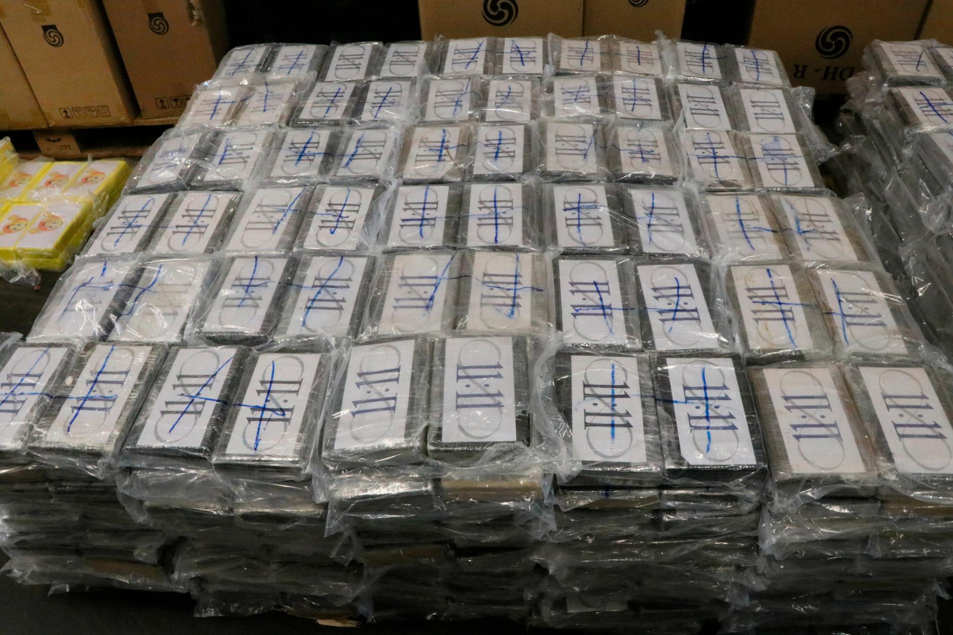 4,5 ton kokain i 4 200 förpackningar har beslagtagits av tullen i Hamburg.