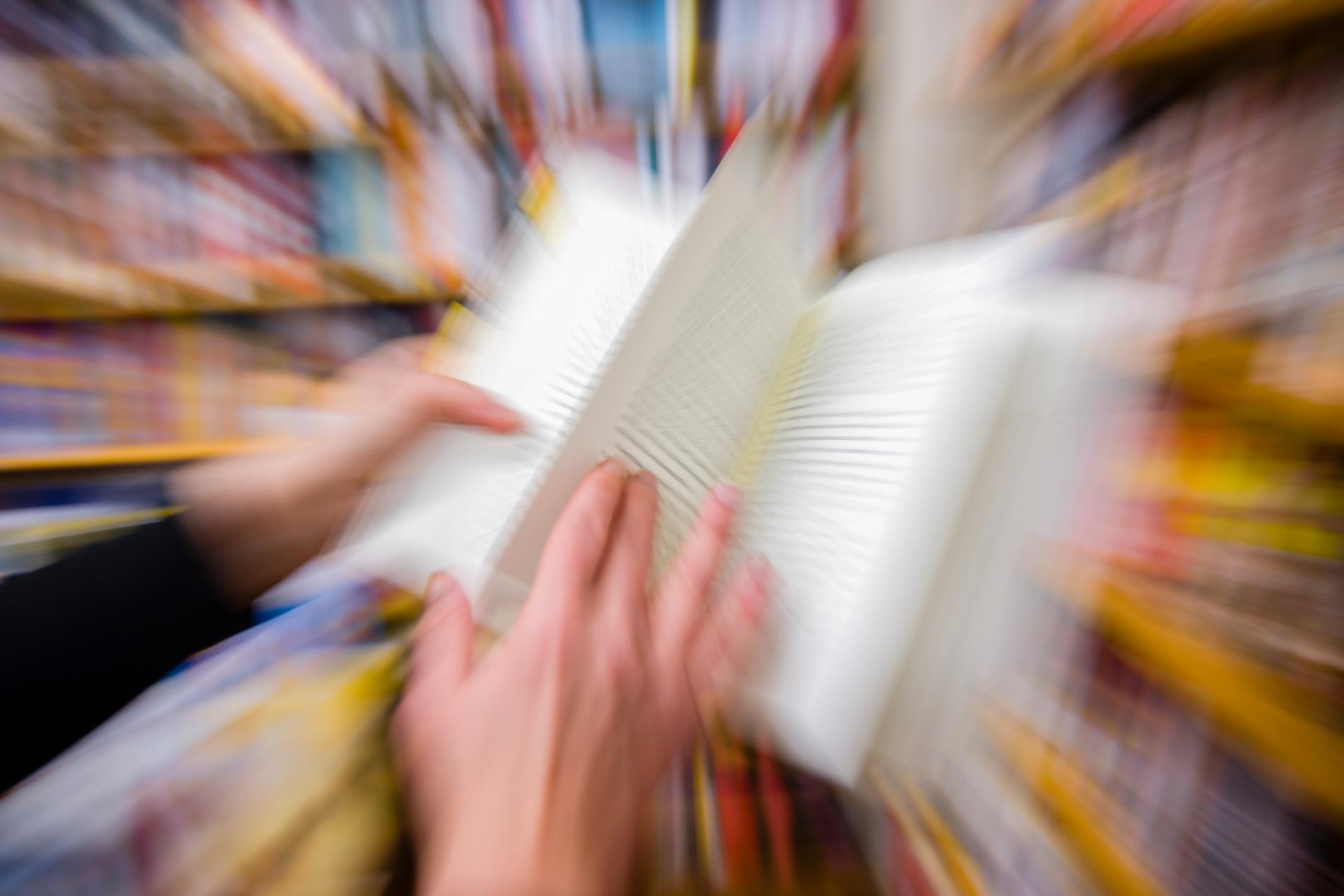 Läsningen har ökat under pandemin men 24 procent av männen uppger i en ny undersökning att de varken läser eller lyssnar på böcker. Arkivbild.