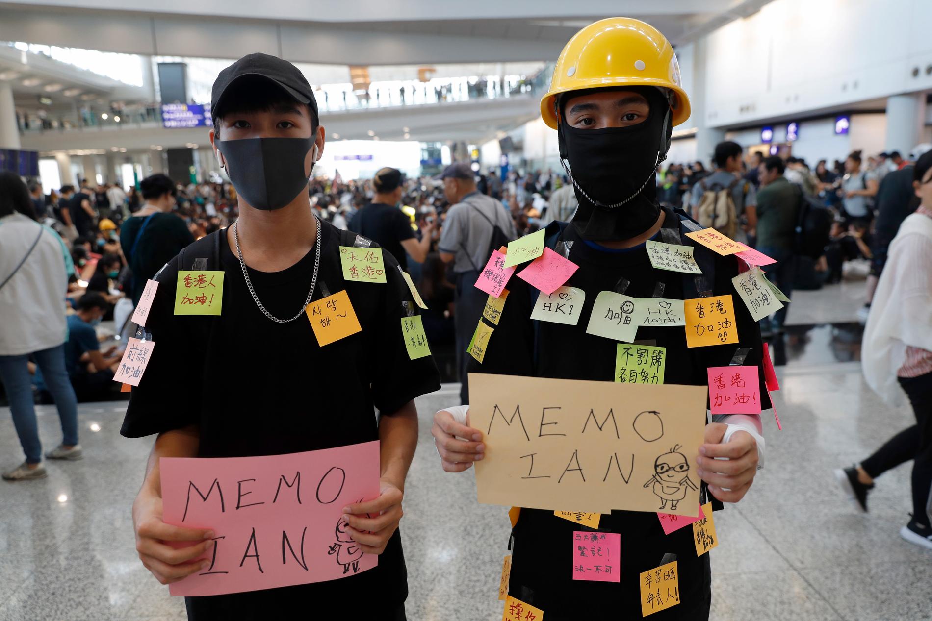 Hongkongs demokratiaktivister har inlett en tre dagar lång protest på Hongkongs flygplats.