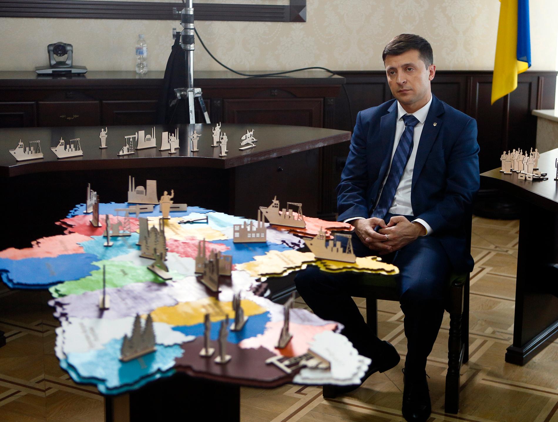 Ukrainska komikern och skådespelaren Volodymyr Zelensky har spelat president i en populär tv-serie i Ukraina. Nu ställer han upp i presidentvalet. Arkivbild.