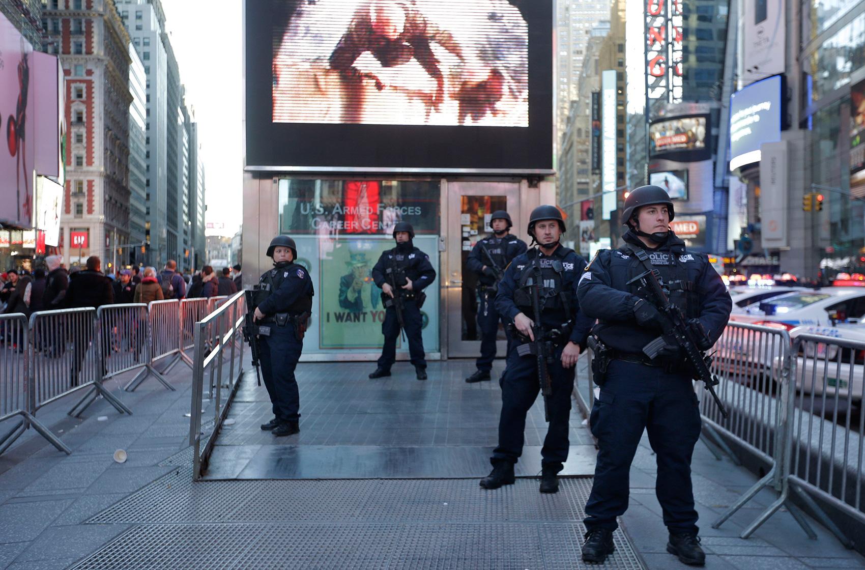 I en ny propagandavideo pekar terrorsekten IS ut nya mål, bland andra Times Square i New York. Men stadens borgmästare säger dock att det inte finns något specifikt hot.