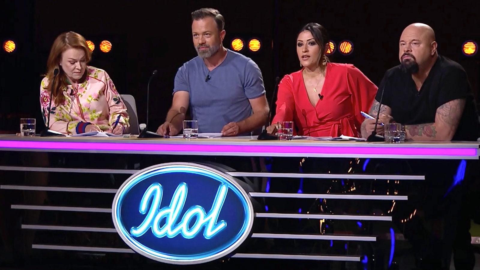 ”Idol”-juryn var inte imponerade av gruppens sång.