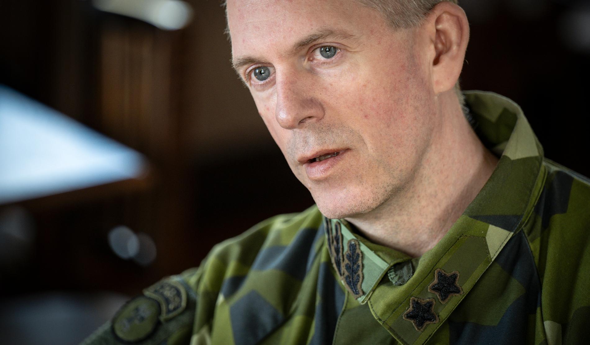 "Det kanske inte är samma äventyr som att åka till Afghanistan", säger Jonny Lindfors, arméchef och generalmajor.