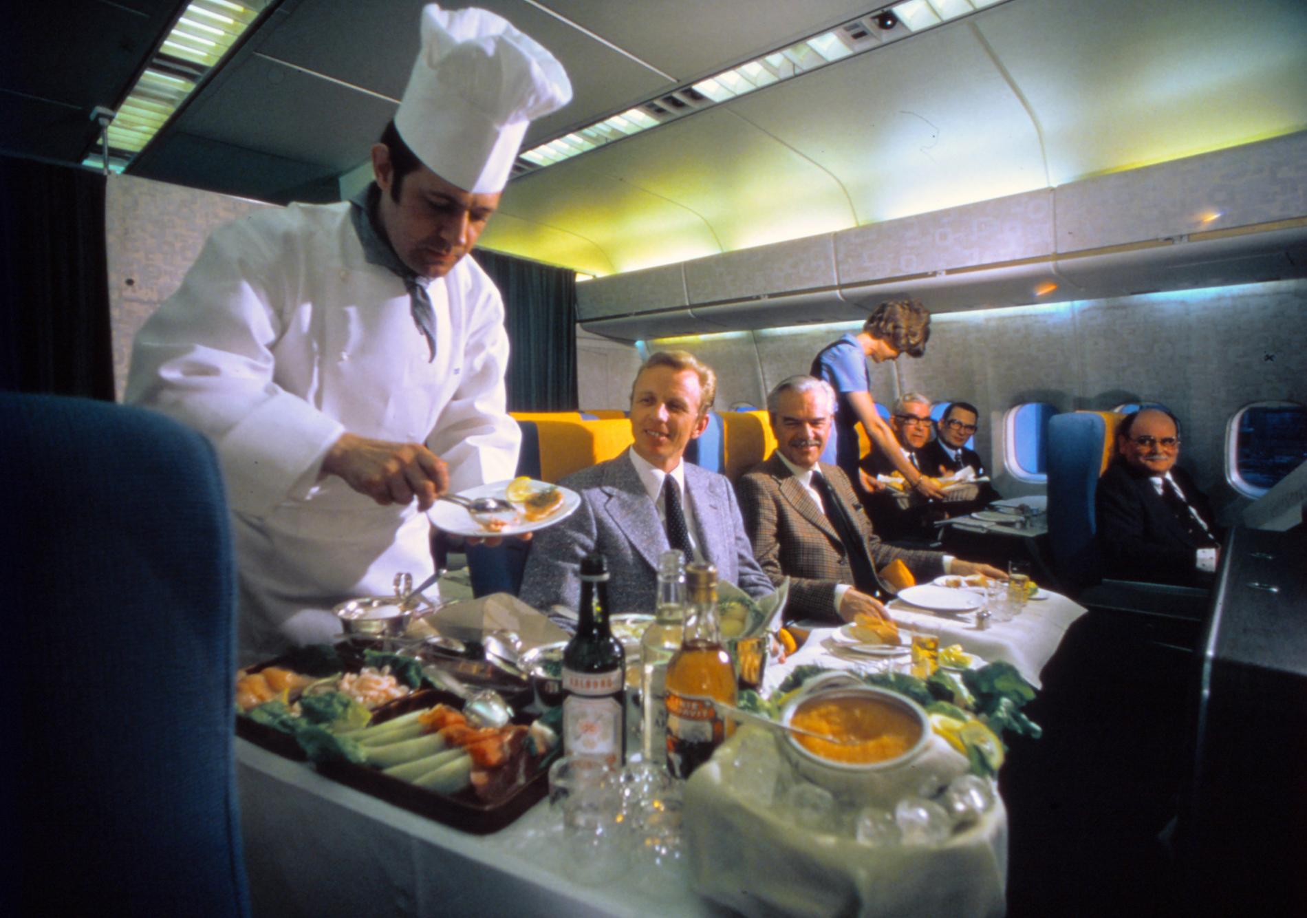 Ofta serverades maten av chefskocken ombord, bild från 1970-talet.