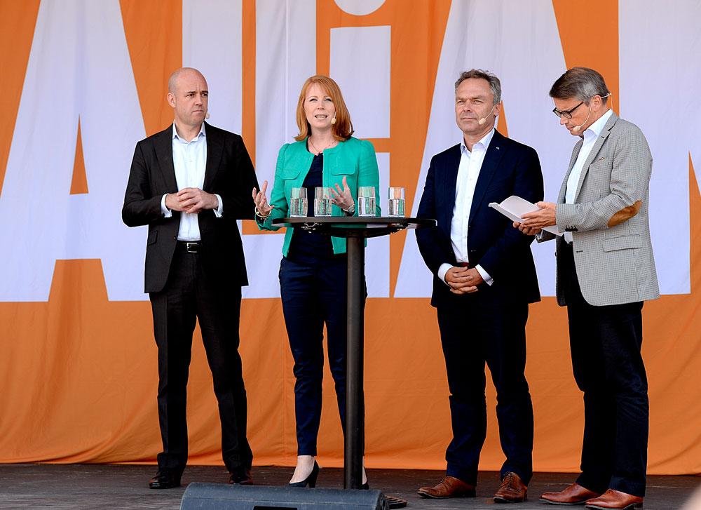 Hägglund tillsammans med resten av dåvarande Alliansledare på torget i Sundsvall inför valet 2014.