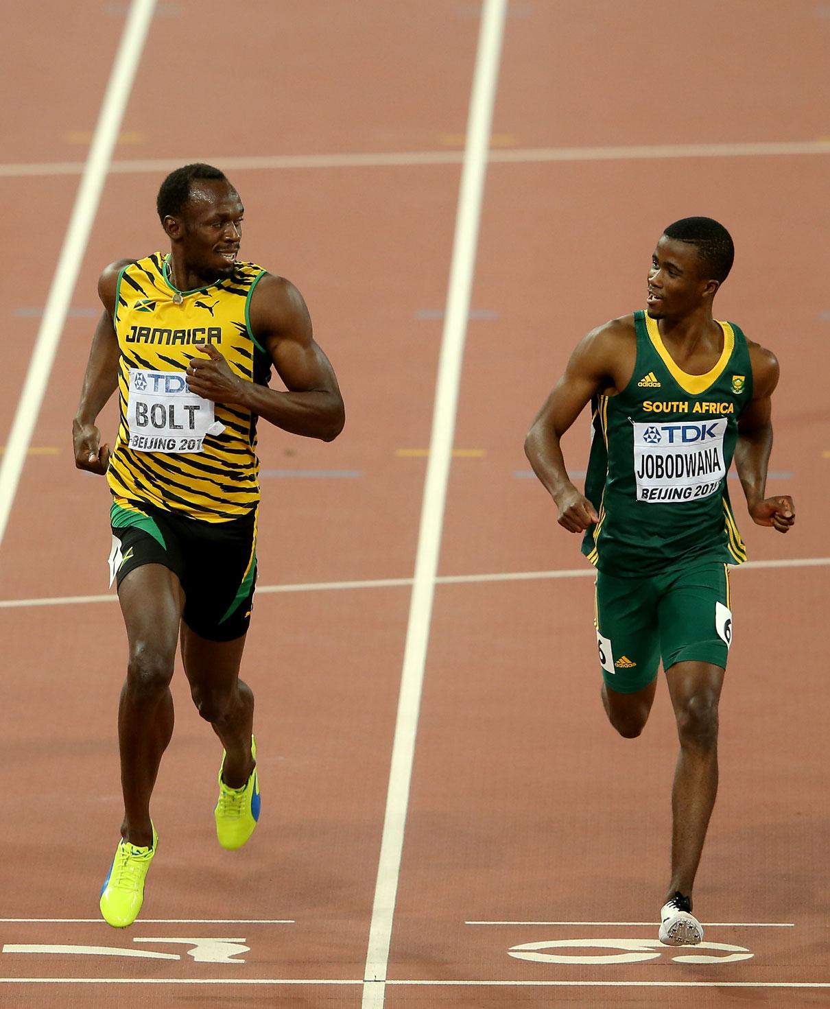 Usain Bolt och sydafrikanen Anaso Jobodwana i semifinalen på 200 meter.