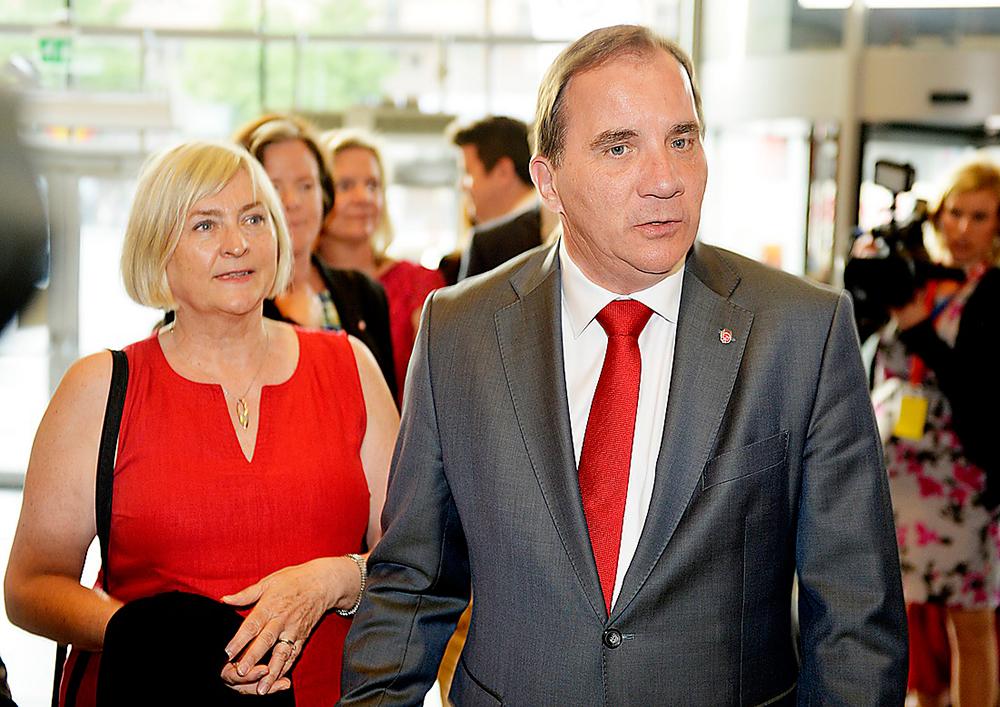 Stefan Löfven på Socialdemokraternas valvaka tillsammans med sin särbo Ulla Löfven.