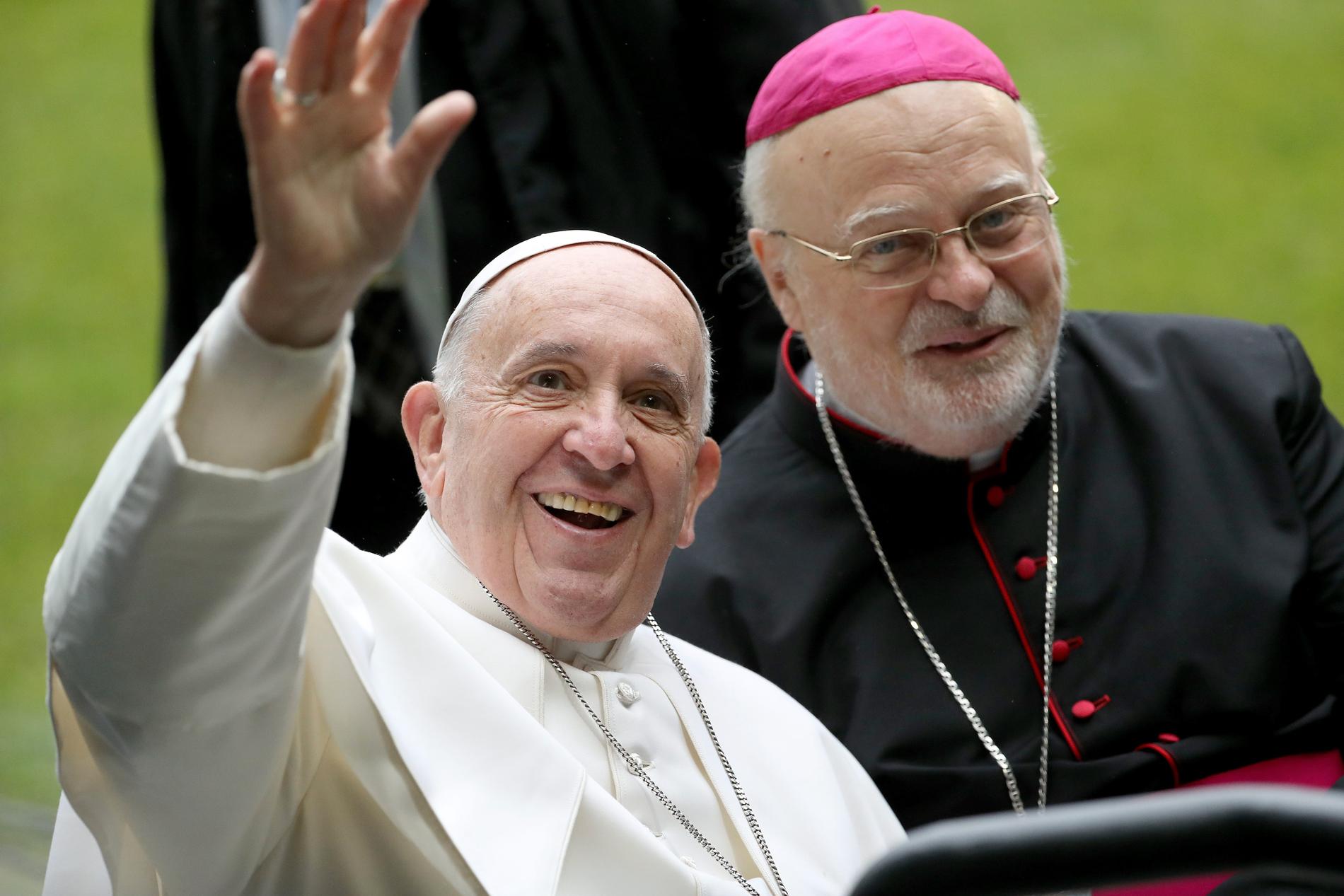 Påve Franciskus och kardinalen Anders Arborelius.