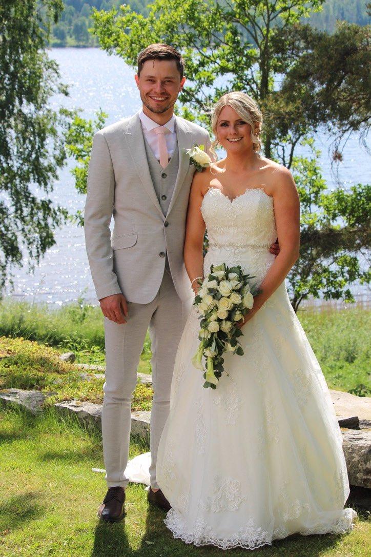 Oskar J Andersson och Paula Pettersson gifte sig i lördags