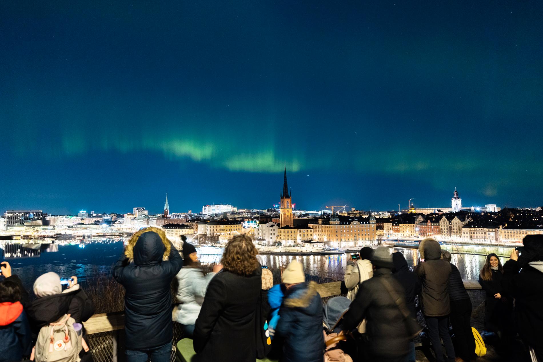Natten till tisdag kunde folk uppleva norrsken i bland annat centrala Stockholm.