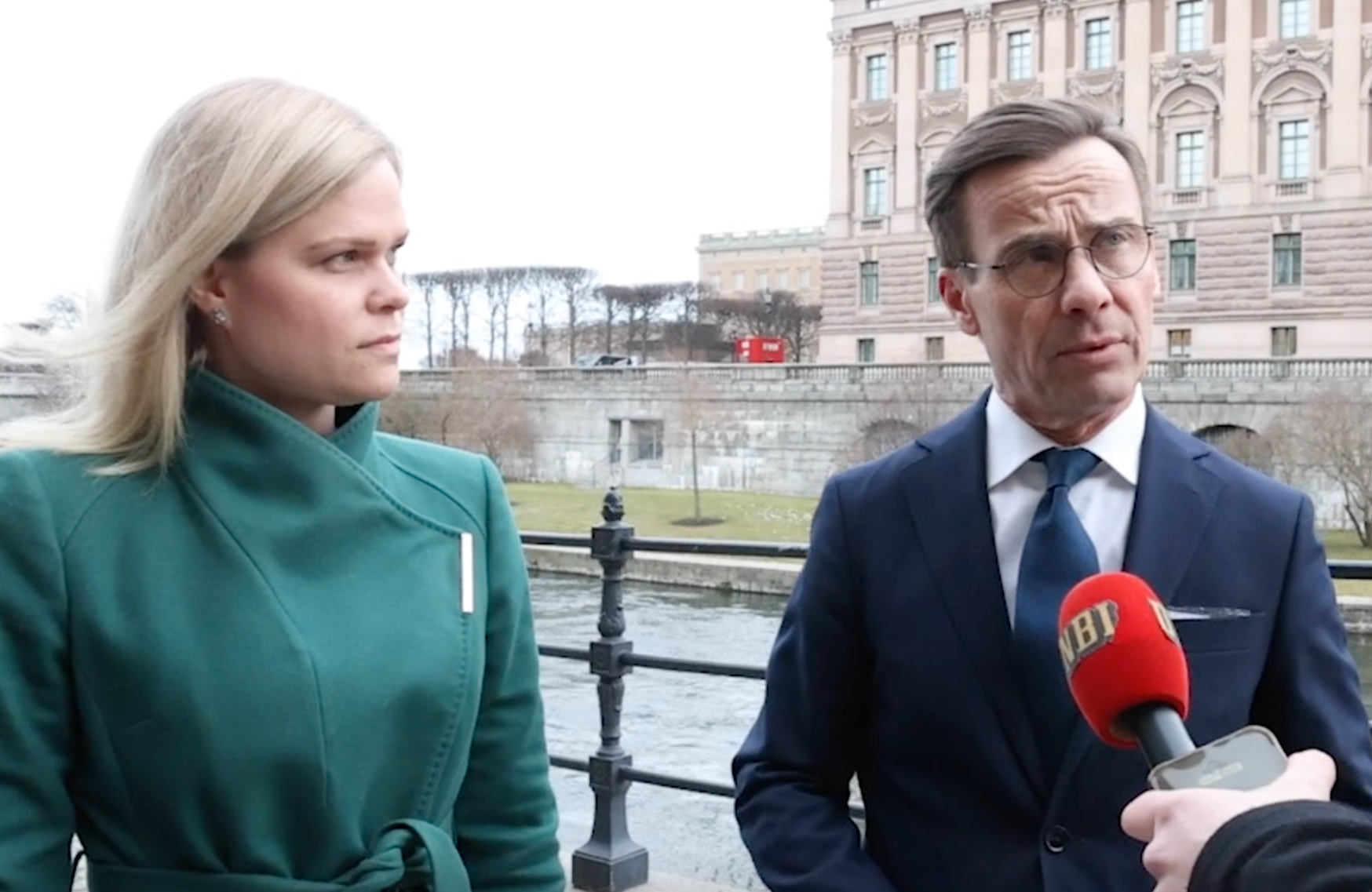 Jämställdhetsministern Paulina Brandberg tillsammans med statsminister Ulf Kristersson.