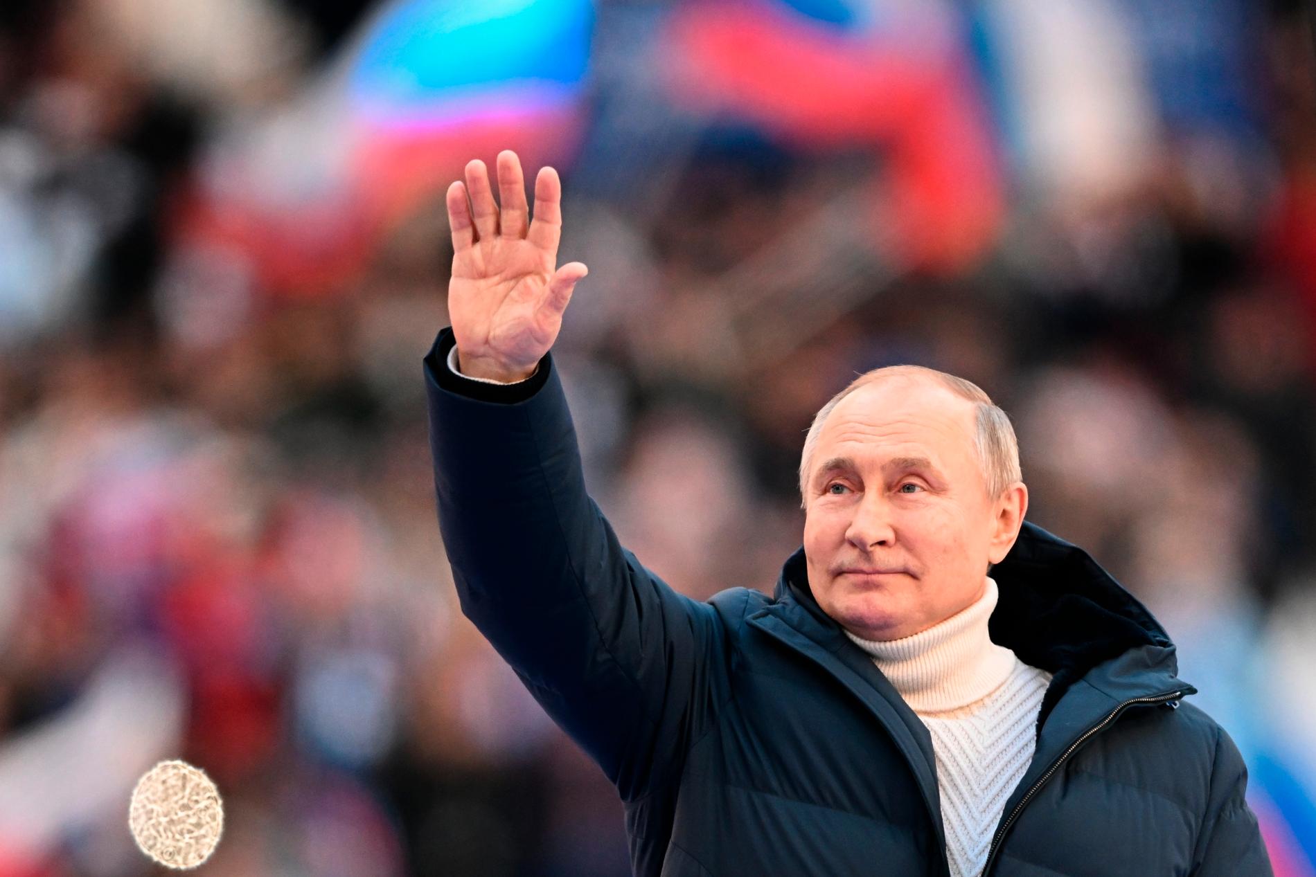 Rysslands president Vladimir Putin under en konsert 18 mars som firade årsdagen av annekteringen av Krimhalvön, som skett i strid med internationell rätt.