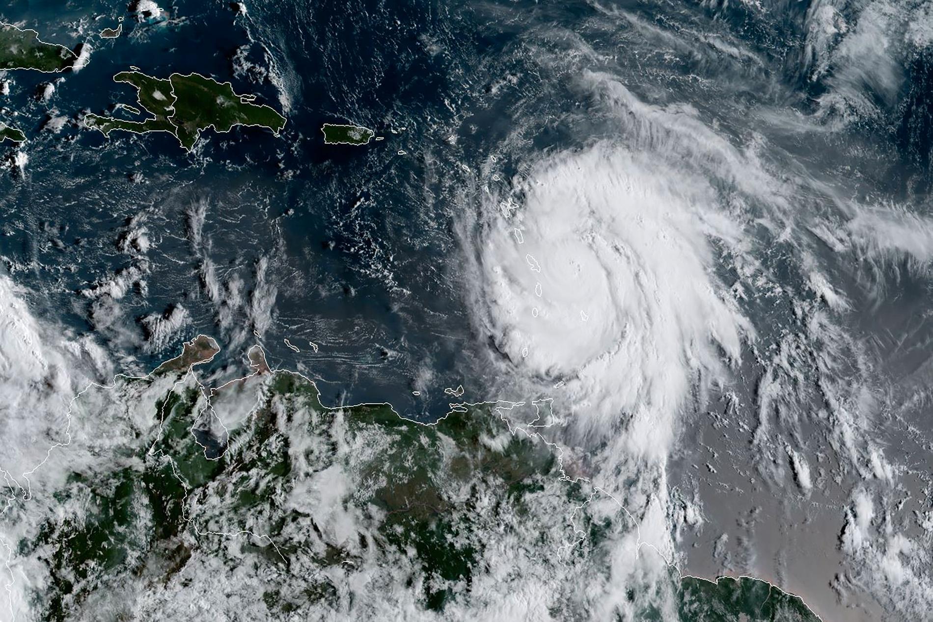 Orkanen Maria är på väg mot Guadeloupe. 