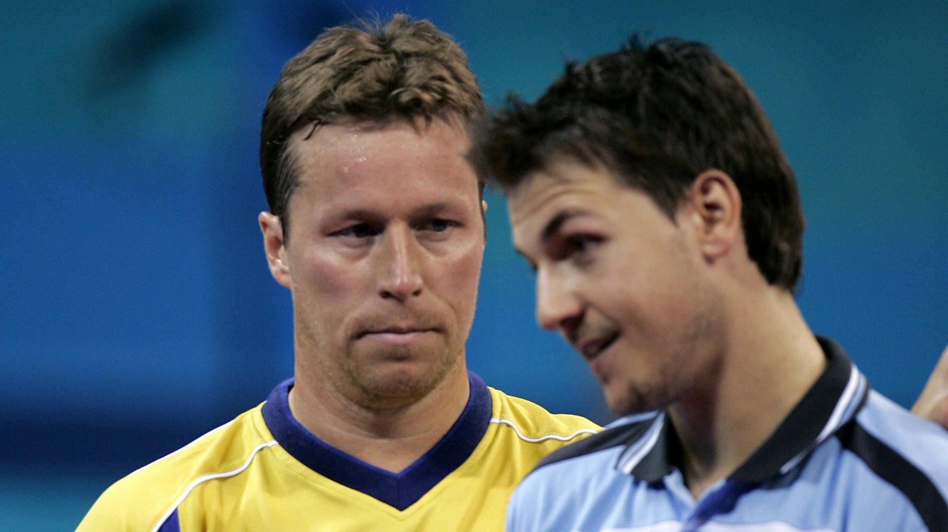 Timo Boll och Jan-Ove Waldner i samband med mötet i Aten-OS 2004.