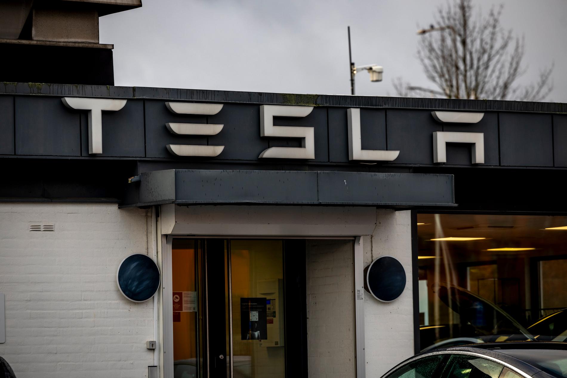 Teslas verkstad i Malmö.