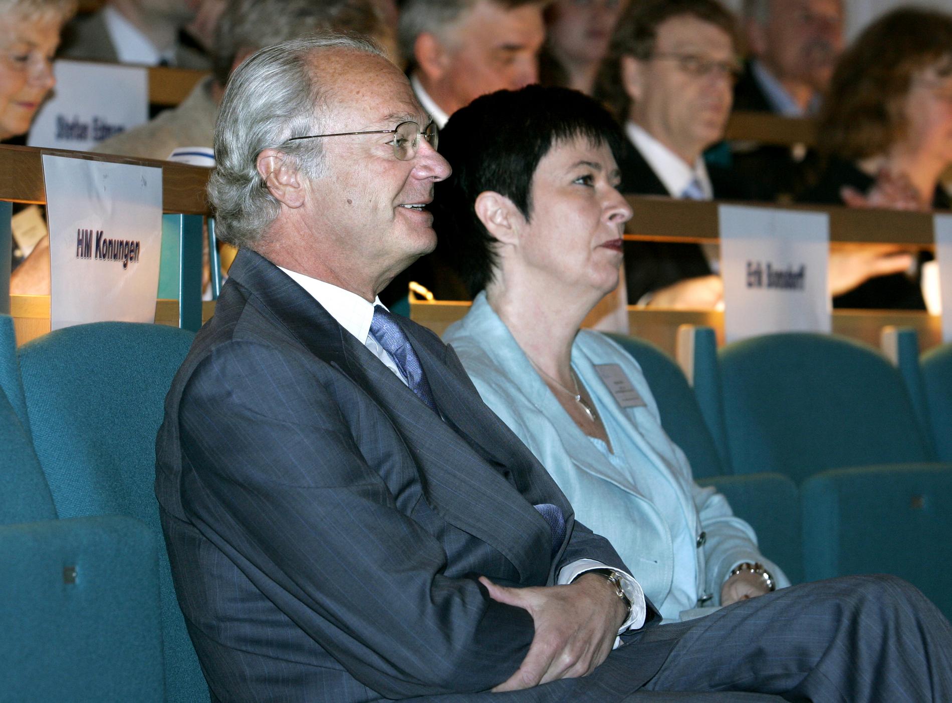 2006 Kung Carl Gustaf och samhällsbyggnadsminister Mona Sahlin under invigningen av IVL, Svenska Miljöinstitutets 40 års-jubileum i Aula Magna i Stockholm.