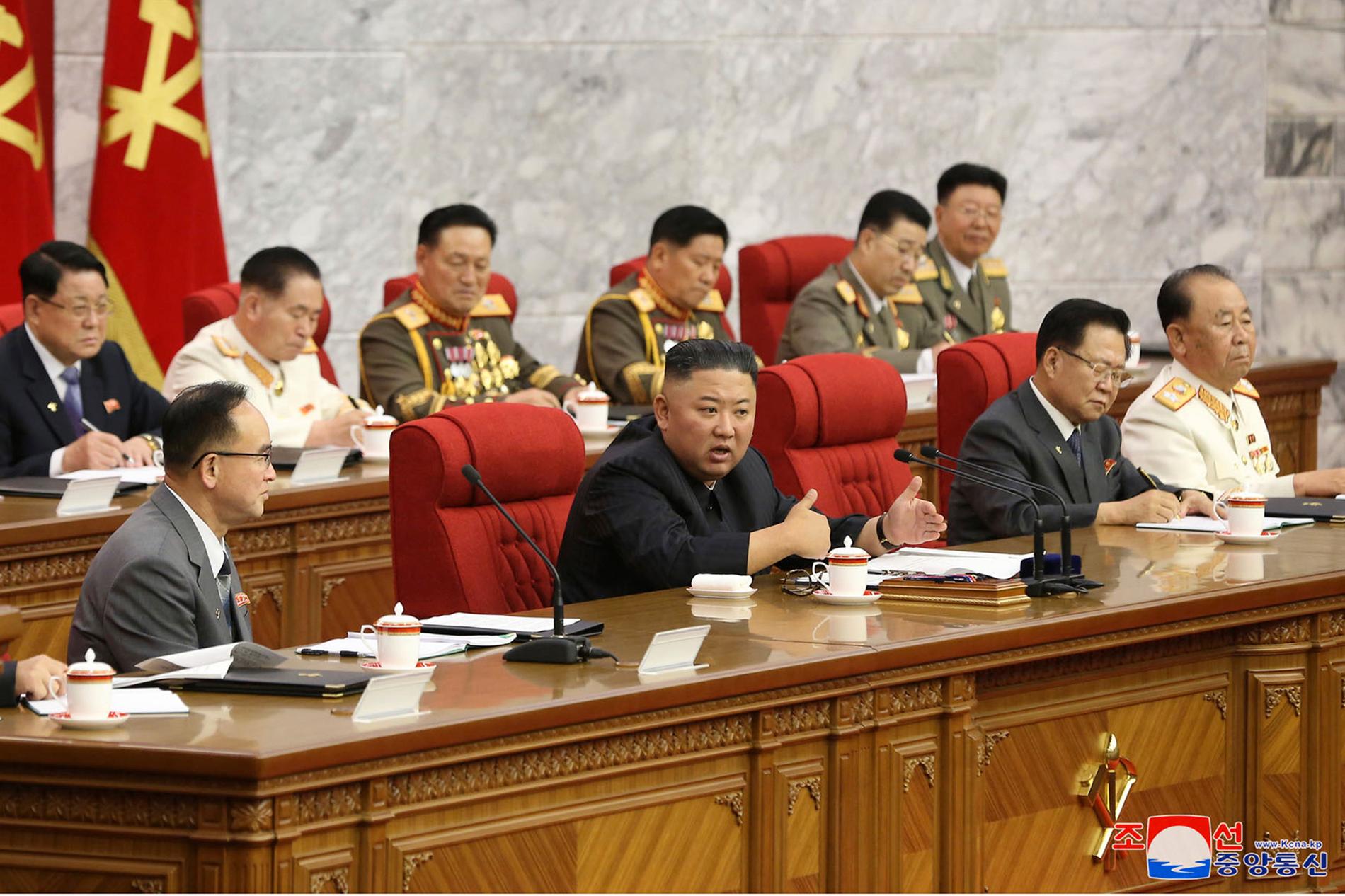 Kim Jong-Un uppmanar sina landsmän i Nordkorea att göra sig redo för både samtal och konfrontation med USA.
