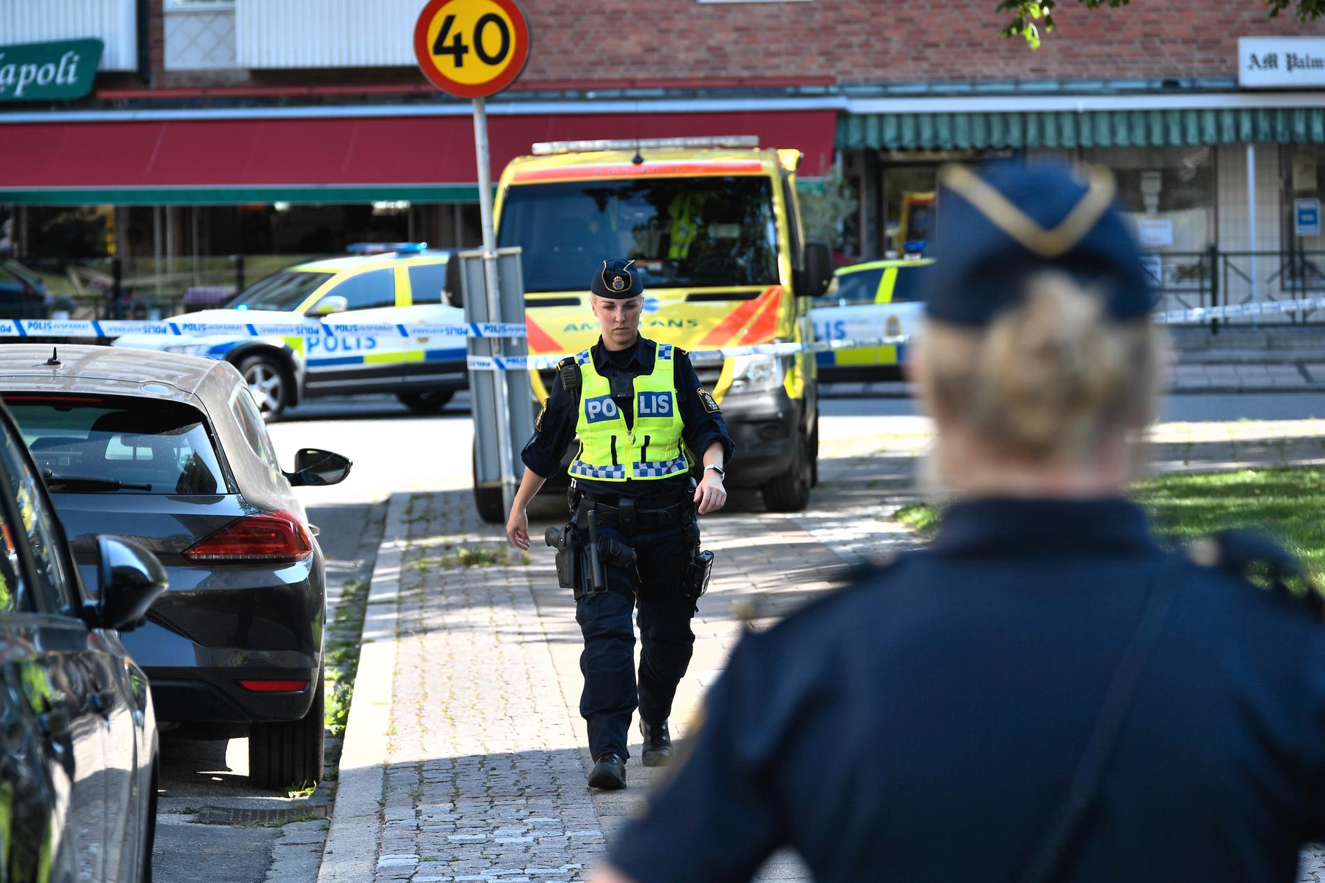 En kvinna sköts till döds på måndagsmorgonen i Malmö.