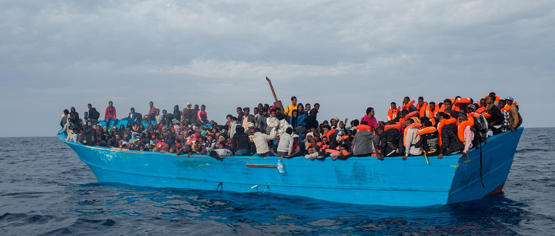 Migranter på väg över Medelhavet.