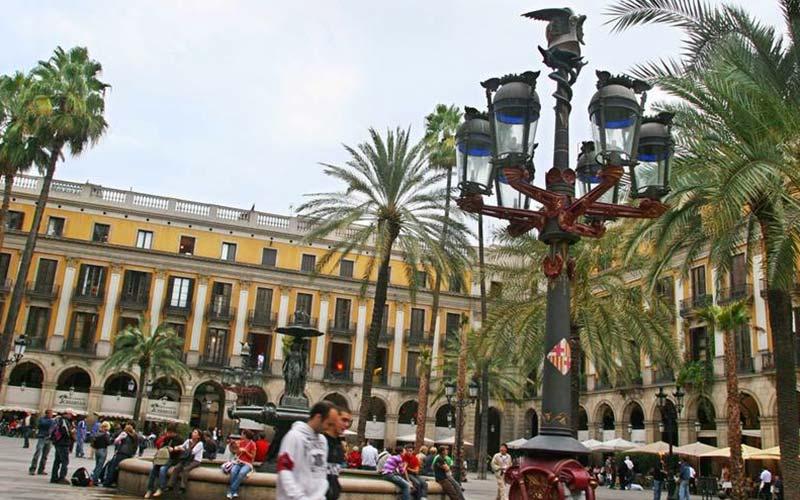 Barcelona i Spanien är Europas värsta stad när det kommer till ficktjuvar, här rapporteras över 300 stölder om dagen
