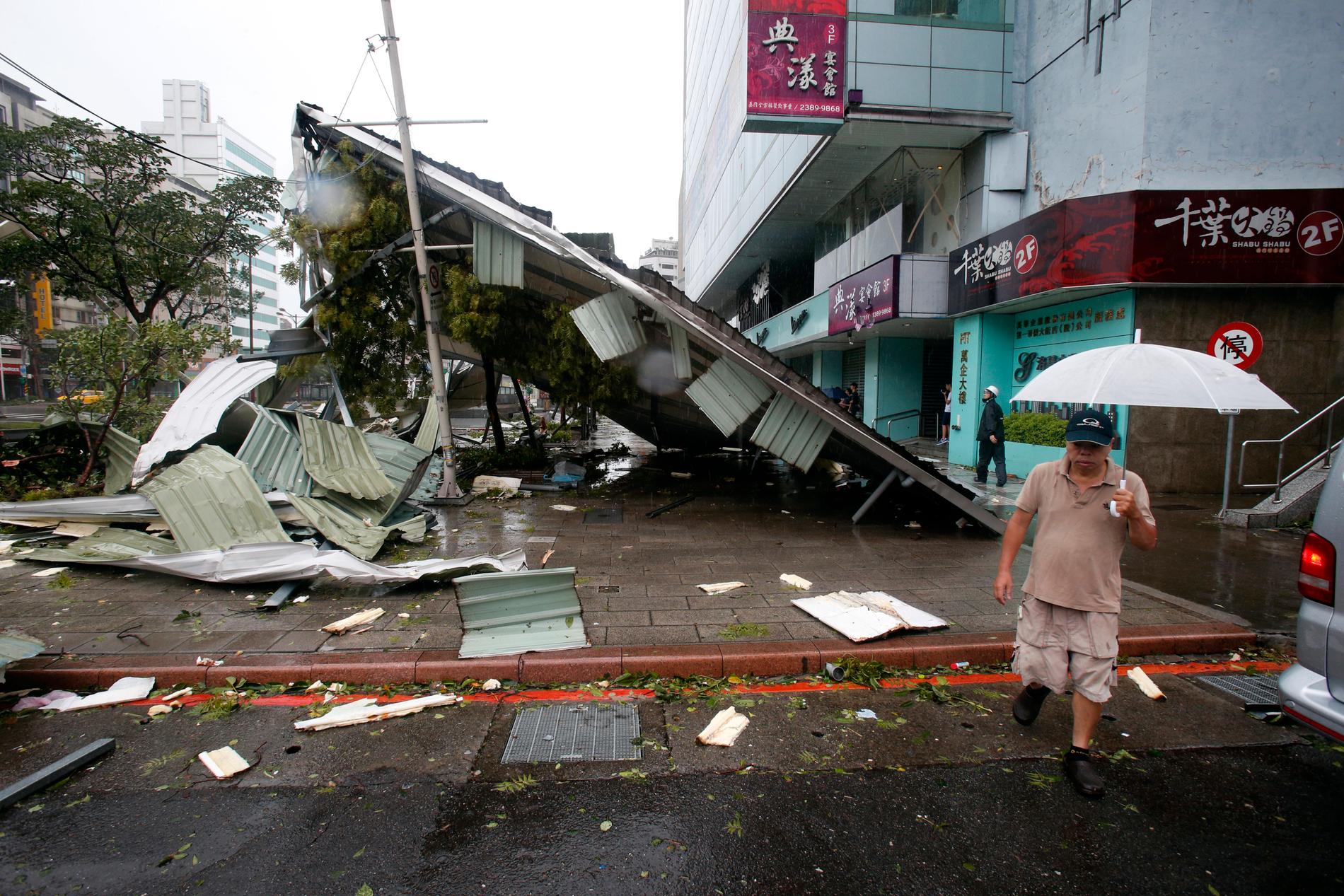Taiwan varnar för årets första tyfon. Bilden är från 2015 då tyfonen Soudelor drabbade ön. Arkivbild.