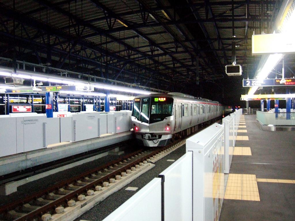 Tsukuba Express-tåget lämnade stationen i Nagareyama utanför Tokyo 20 sekunder för tidigt. 