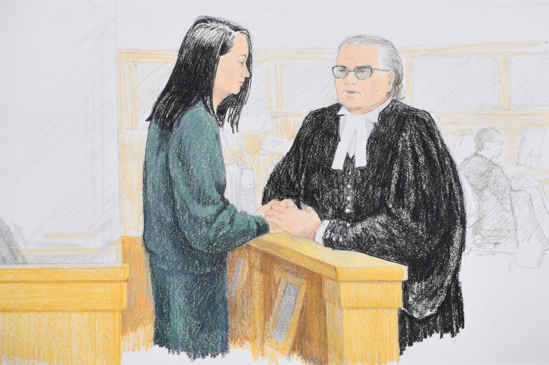 Meng Wanzhou, den kinesiska it-jätten Huaweis finanschef, i samspråk med sin advokat i en domstol i Vancouver på måndagen.