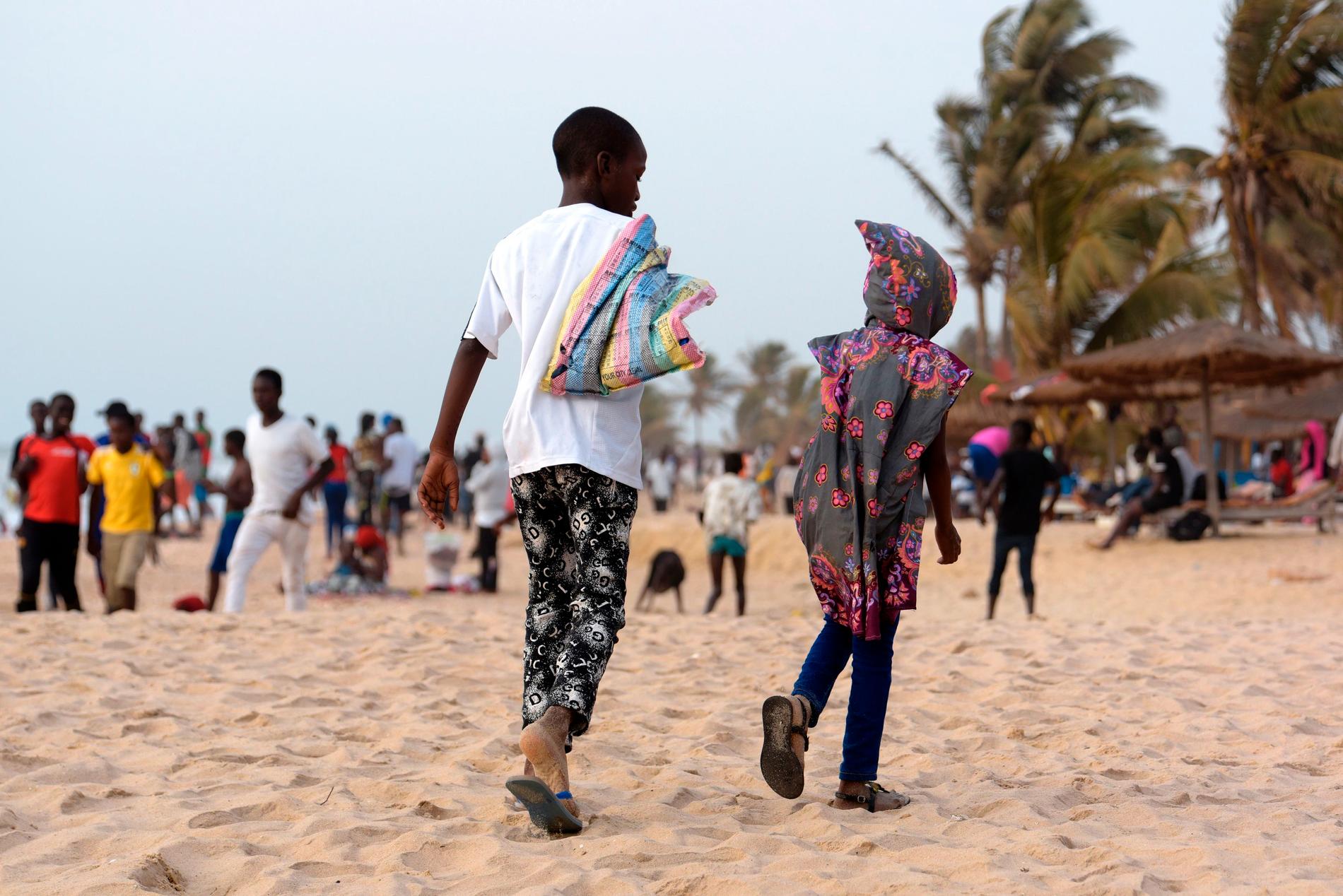 Turister som köper sex av barn är ett växande problem i takt med att vi reser mer. I Gambia är en del av problematiken att unga pojkar tvingas sälja sex till äldre män och kvinnor i turiststråken.