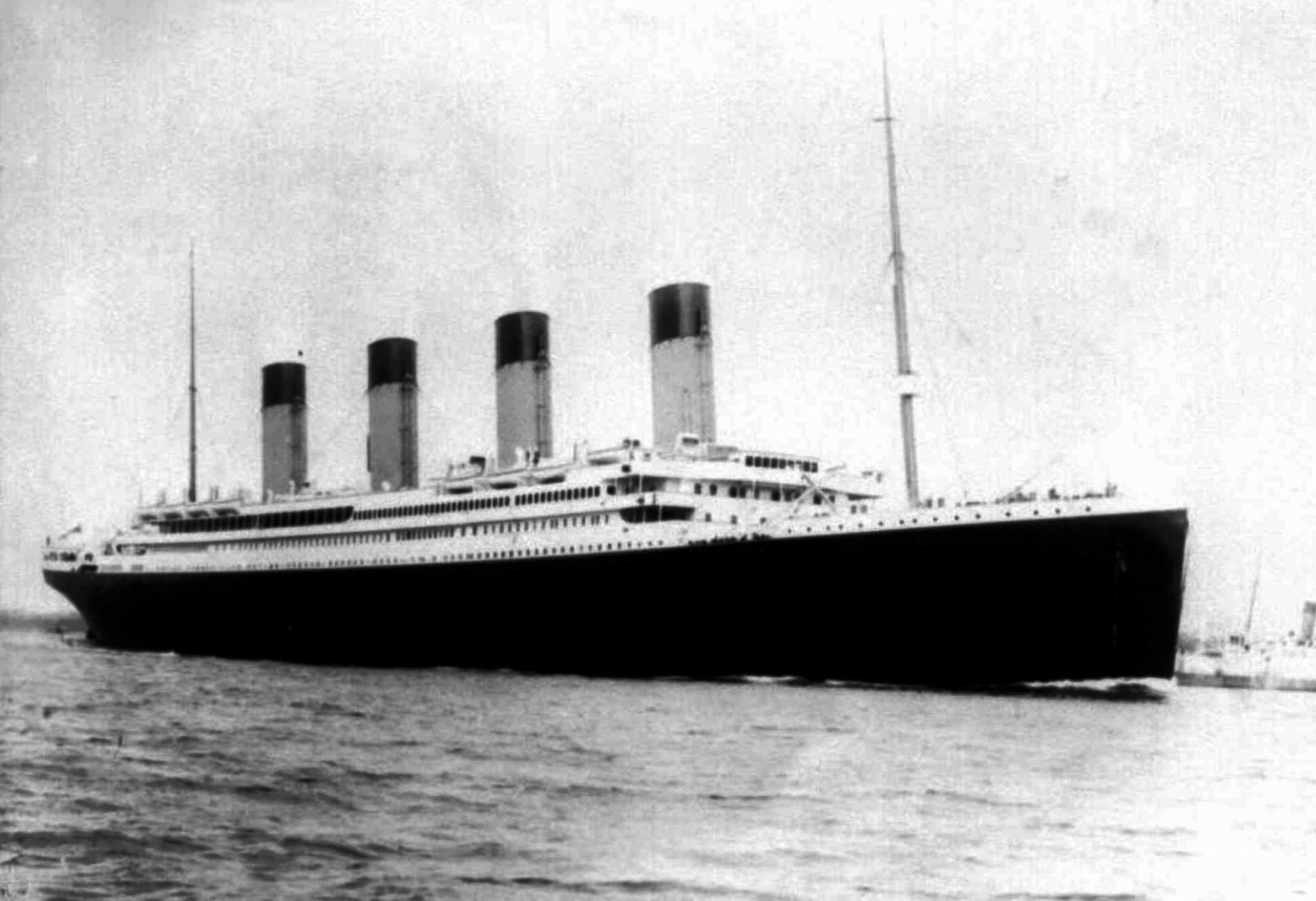 NY RESA MED TITANIC En exakt kopia av katastroffartyget Titanic byggs av australiske miljardären Clive Palmer. Om fyra år räknar han med att Titanic II ska vara redo för jungfrufärden – som ska ta samma rutt som sin föregångare. Titanic sjönk 1912 efter fem dagar på sin jungfrufärd.