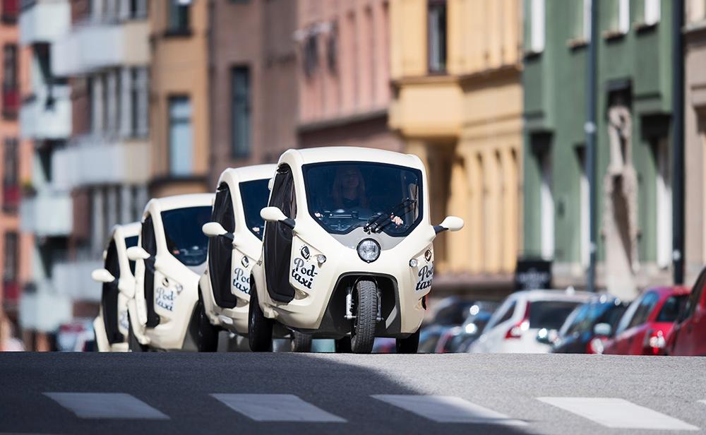 Såhär ser de nya eldrivna taxipodarna ut, som sedan början av sommaren kör runt i Stockholm.