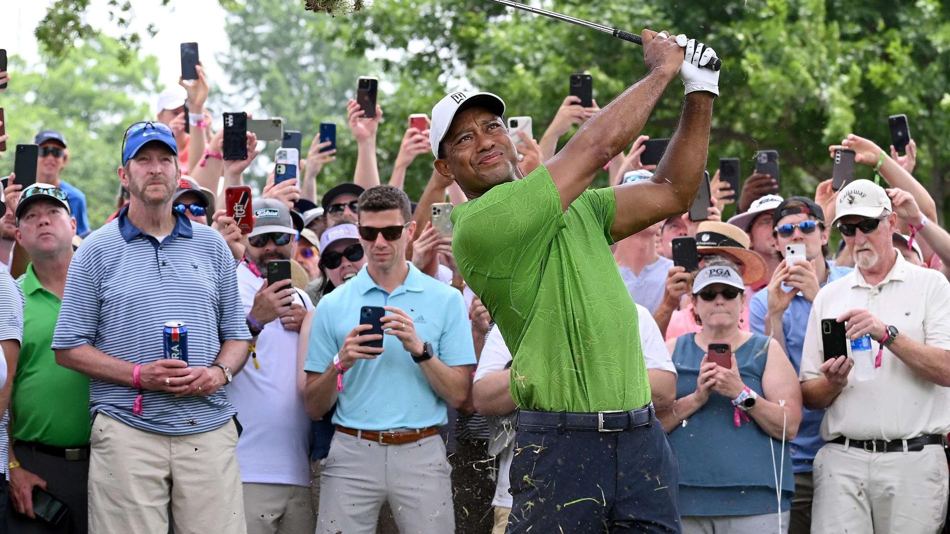 Alla i publikhavet utom en person, Mark, följde Tiger Woods med sina mobiltelefoner under PGA-mästerskapen. Nu har Mark fått ett avtal med ölmärket. Arkivbild.