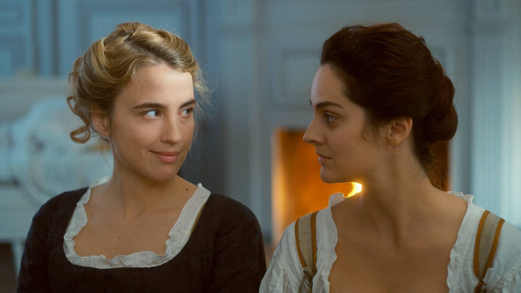 Adèle Haenel och Noémie Merlant i ”Porträtt av en kvinna i brand”.